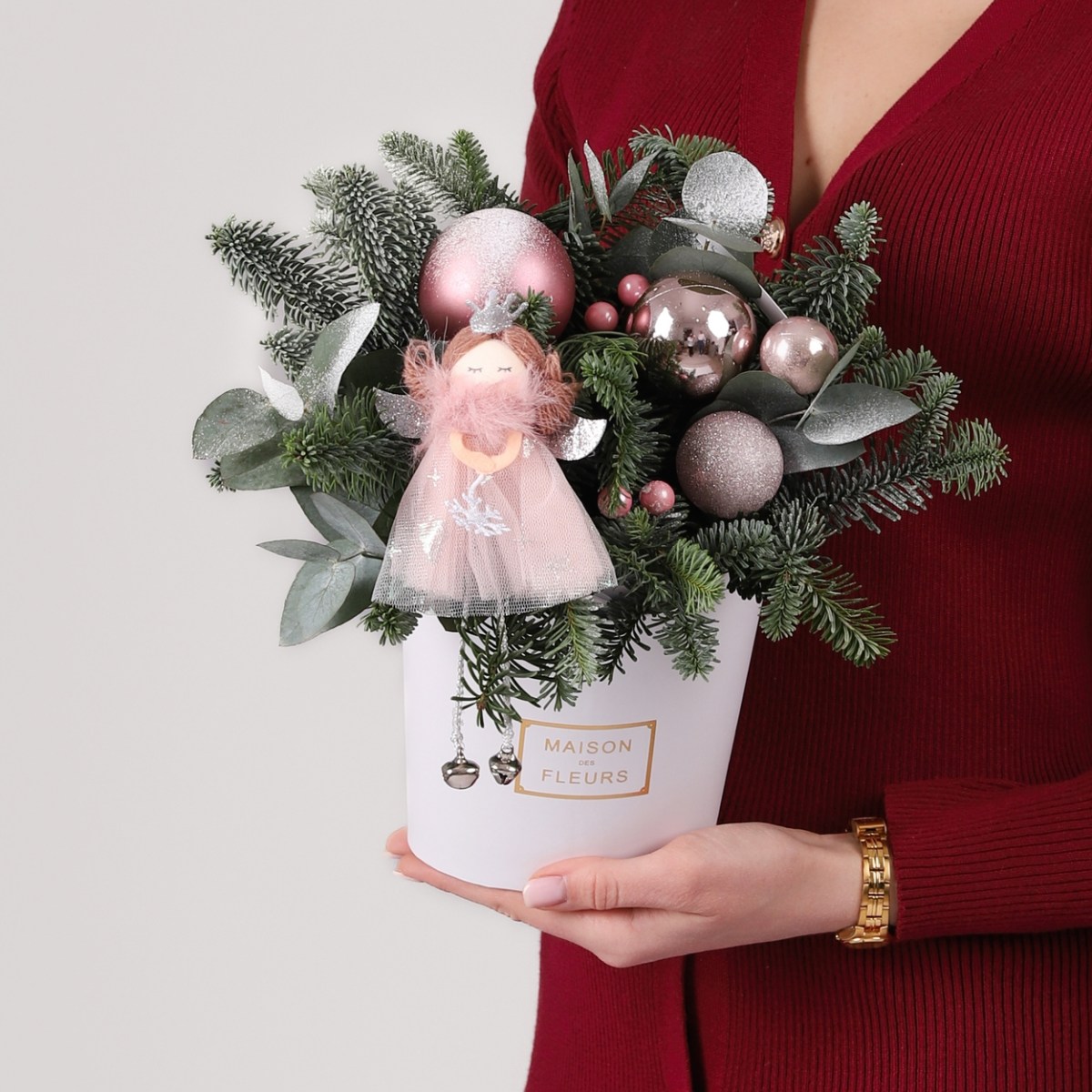 novogodnyaya korobka s elyu nobilisom 3